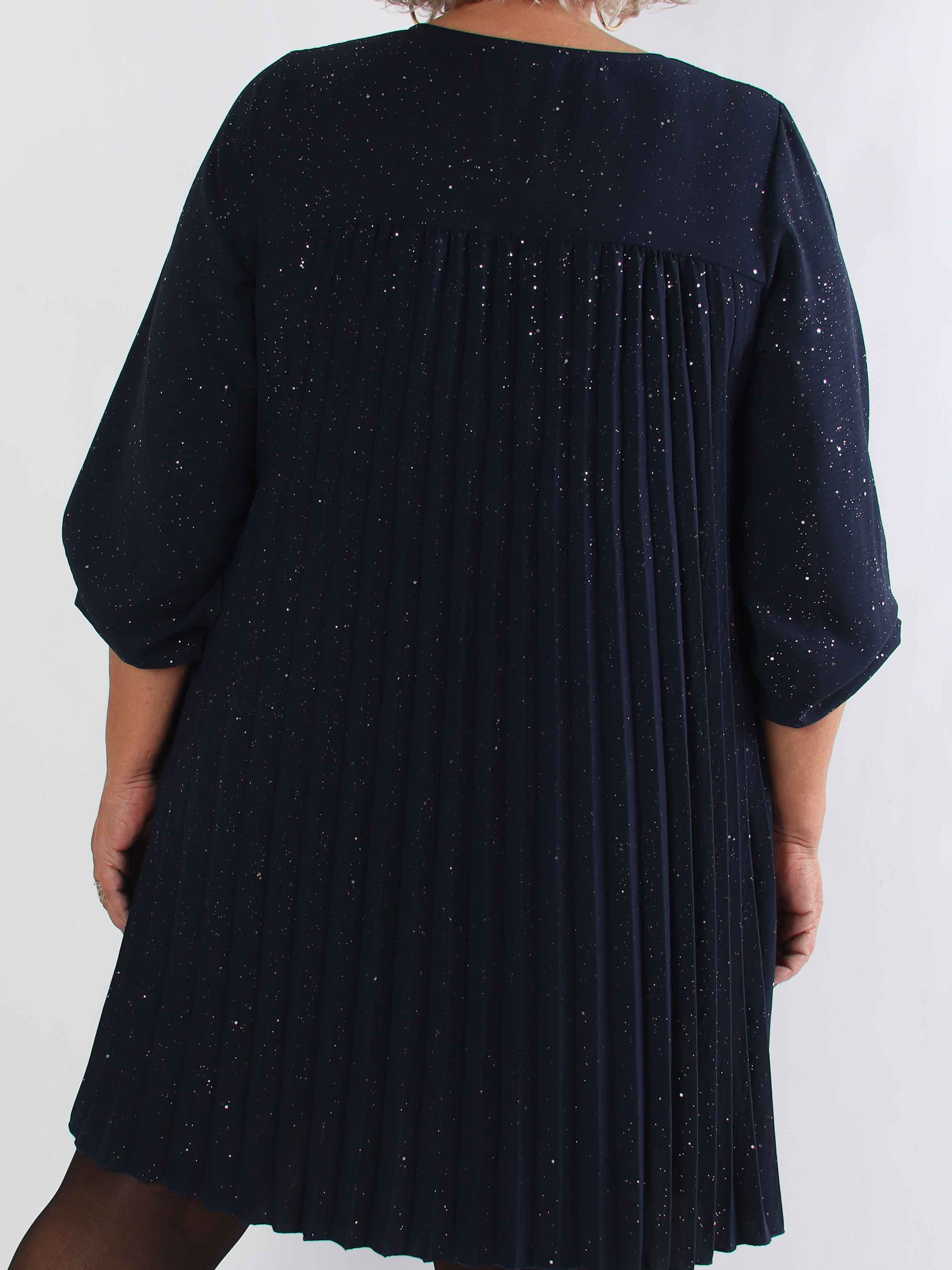Nancy Glitter Short L/S - Plisserad plus size klänning med fickor och glitter